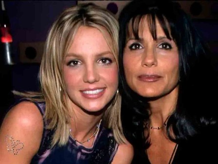 Mamá de Britney Spears trabaja como maestra sustituta en medio de problemas económicos