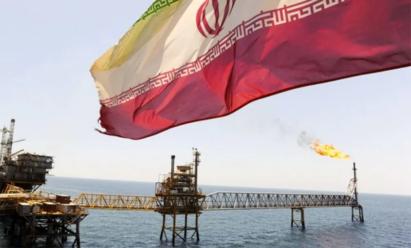 Repunta precio del petróleo por ataques en Irán