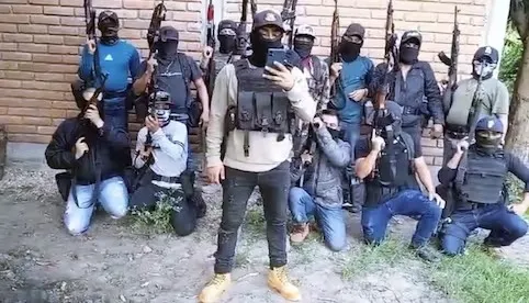 Grupo armado amenaza a policía de Mazatlán