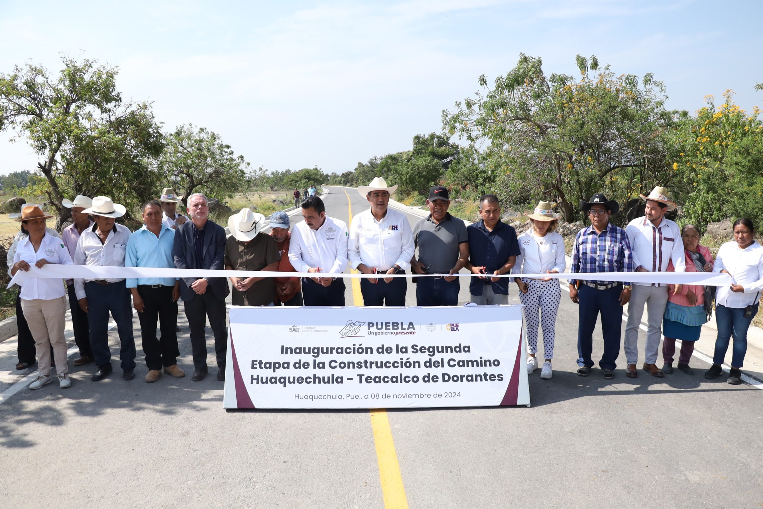 Inaugura Sergio Salomón obras carreteras en Xochiltepec, Huaquechula y Tochimiltzingo