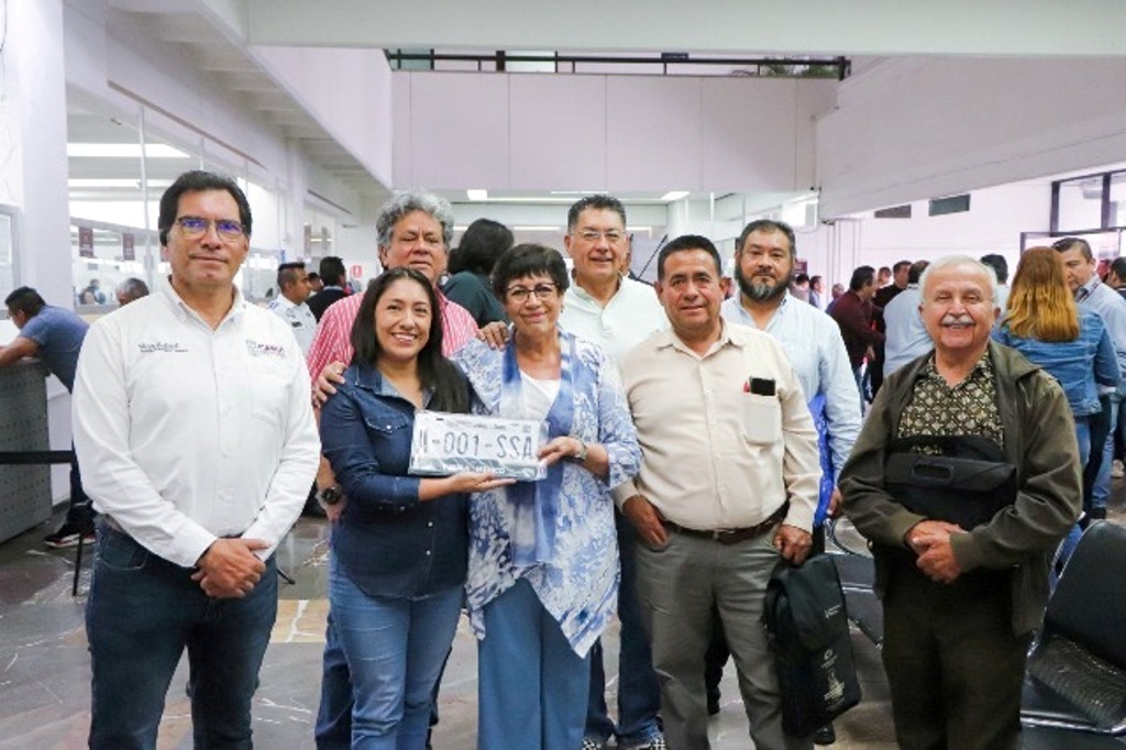Por seguridad y certeza, inicio el reemplacamiento del transporte público en Puebla