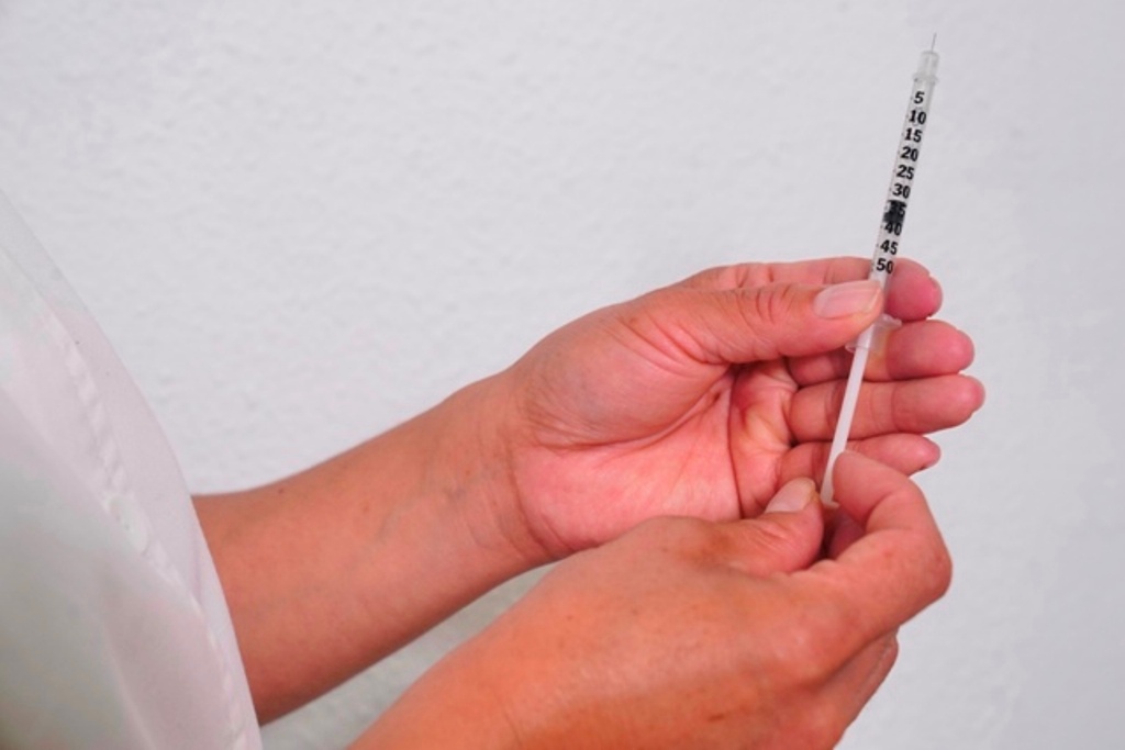 Otorga IMSS atención a personas que sufren complicaciones de salud por inyecciones de aceites minerales con fines cosméticos