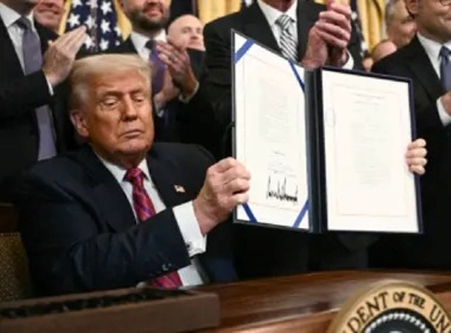 Trump demanda a The Wall Street Journal por artículo que lo vincula con Epstein