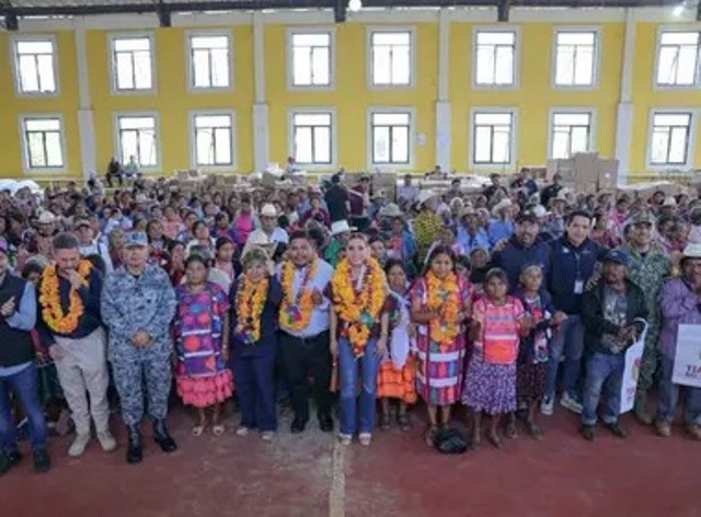 Evelyn Salgado entregó ropa y calzado en municipios de Guerrero durante Tianguis del Bienestar