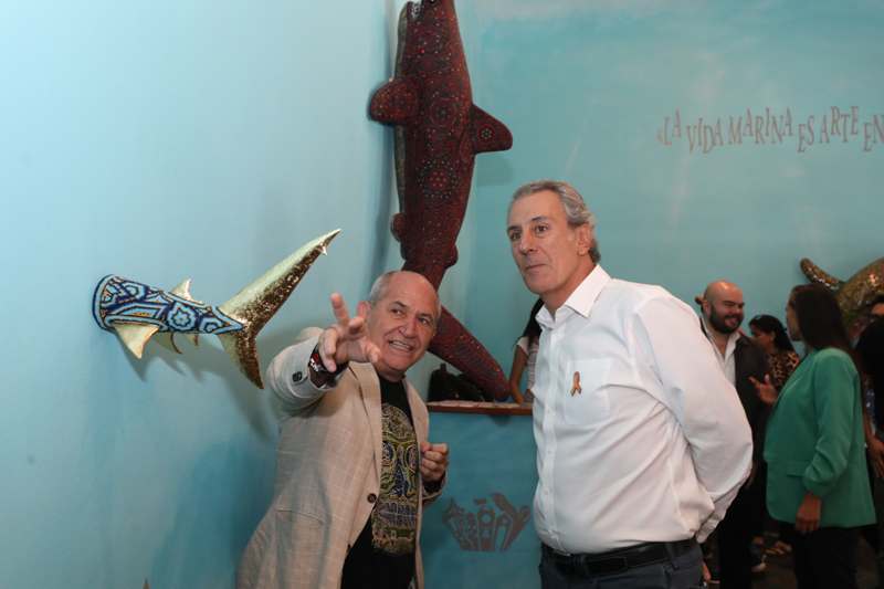 Recorrio Pepe Chedraui la exposición “El Murmullo de los Océanos” en la Galería del Palacio Municipal