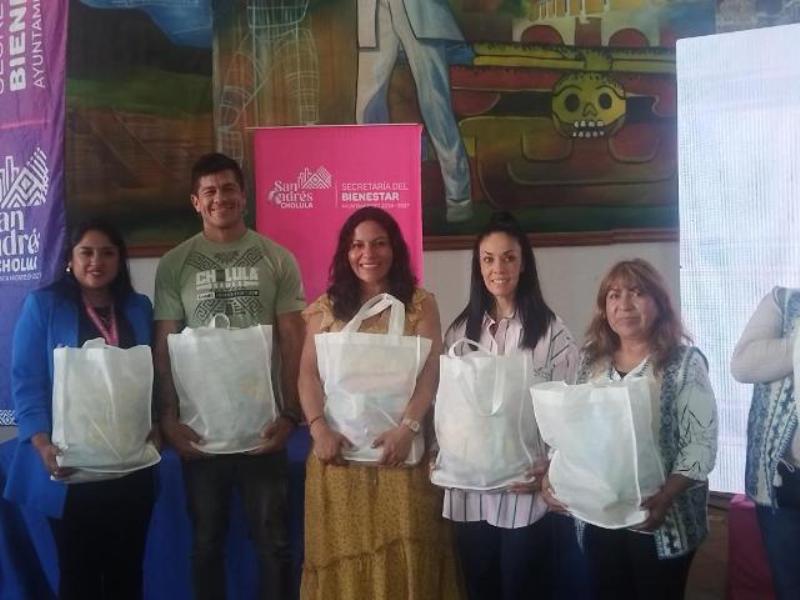 Con el objetivo de apoyar la economía de las familias  entrega Lupita Cuautle  despensas del Programa de Apoyo Alimentario