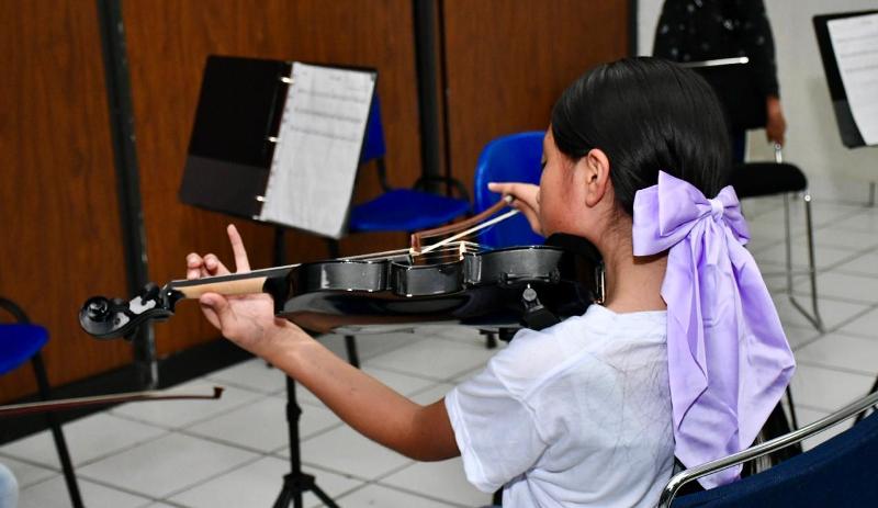 Fomenta UTH la cultura y el bienestar con clases instrumentales gratuitas