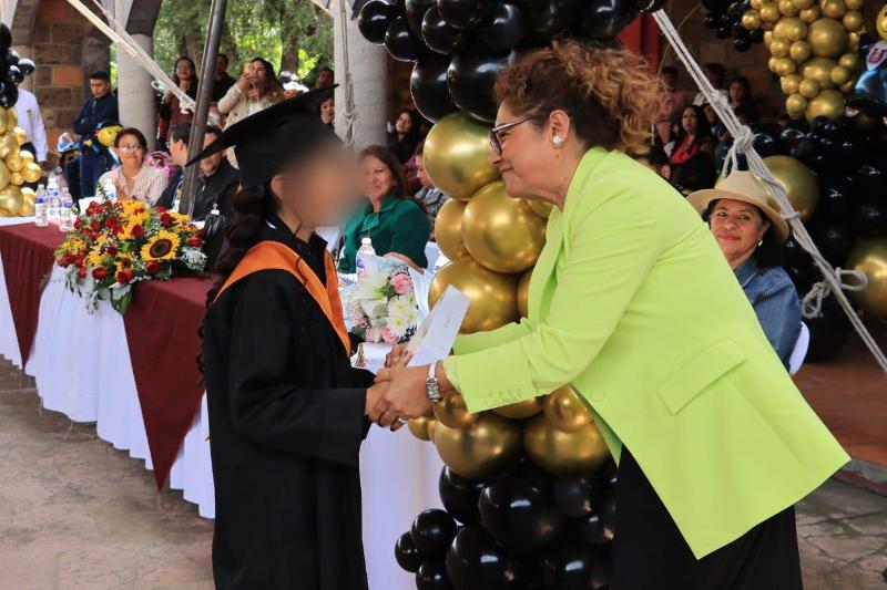 La educación es la base del bienestar para Cuautlancingo: Tere Alfaro