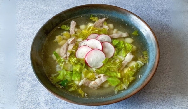 se te antoja pozole, prueba esta receta fácil y rápida en olla exprés