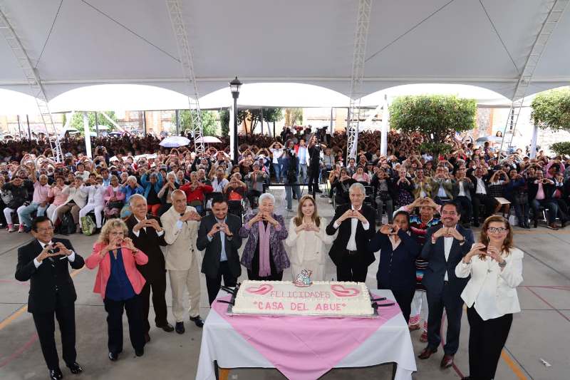 SEDIF honra la vida de Abuelitas y Abuelitos