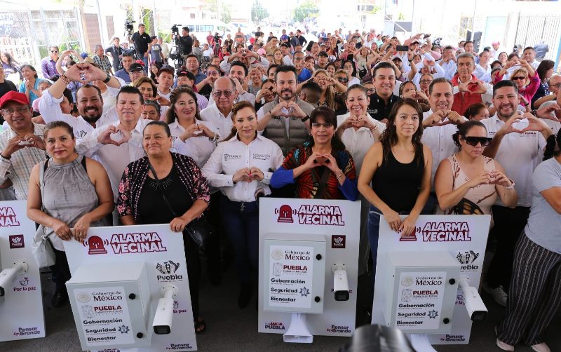 En Puebla se construye paz y confianza con cuarta entrega de alarmas vecinales