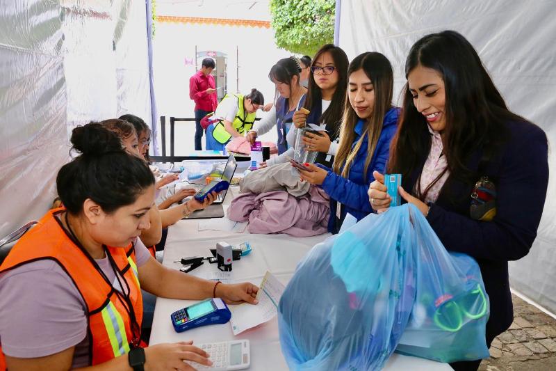 Organizan Voluntariados venta especial en favor de las familias poblanas