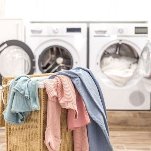 ¿Compras ropa de segunda mano? Así debes lavarla para evitar infecciones como el molusco contagioso