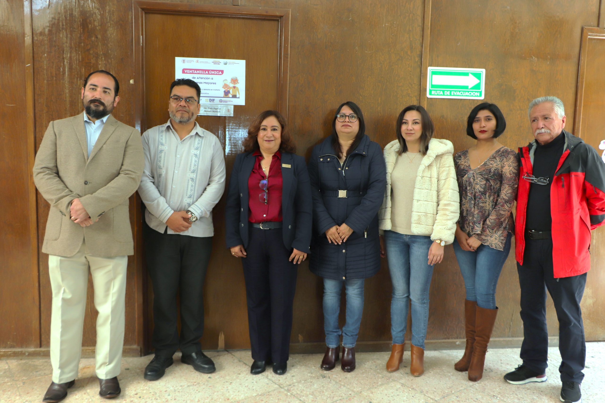 Instala Desarrollo Humano UATx su ventanilla única de atención a personas mayores