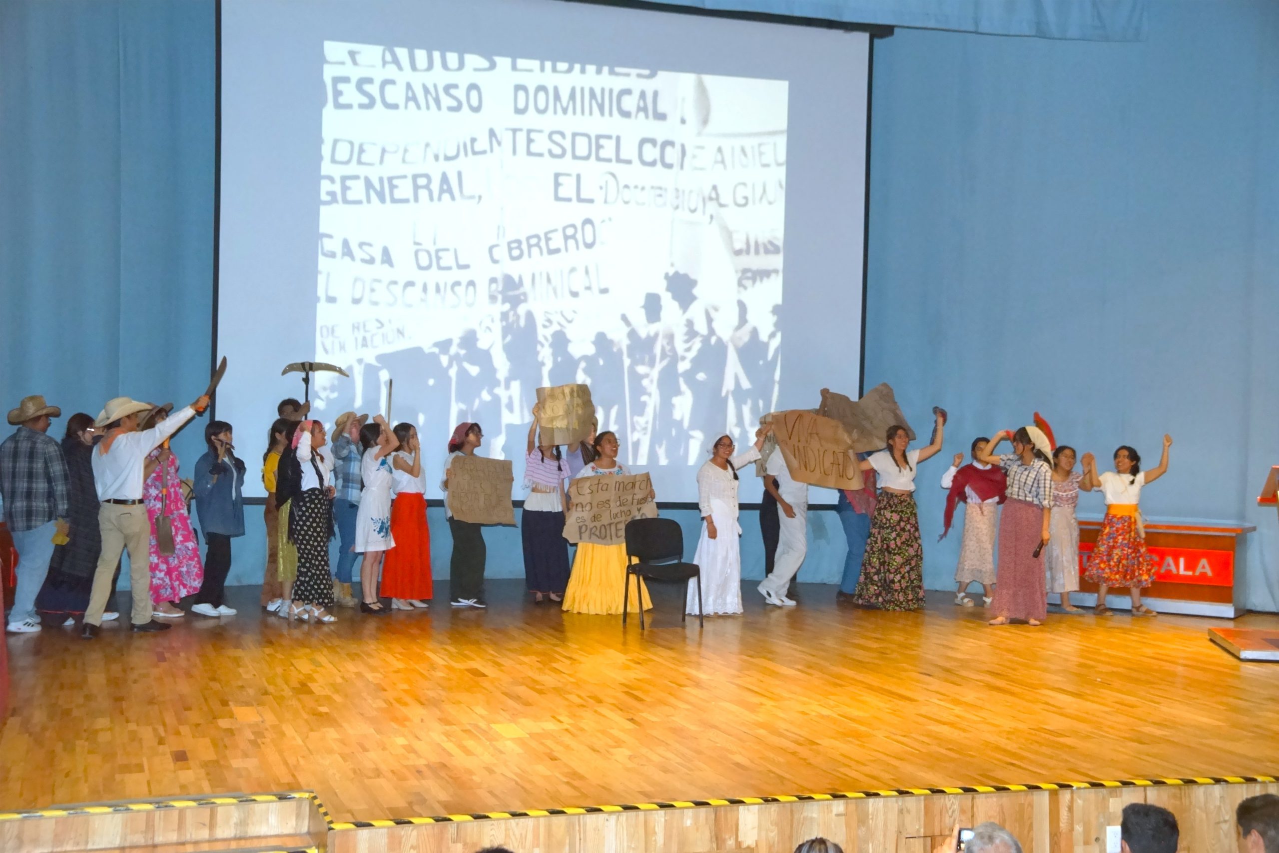 29 Estudiantes de Derecho UATx analizan evolución de la legislación laboral en México (2)