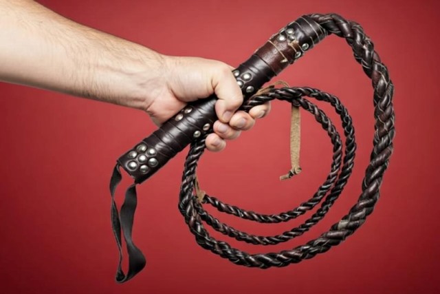 Singapur dará 24 azotes a culpables de estafas digitales