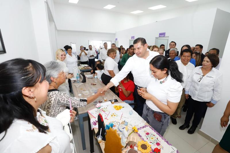 Gobierno estatal protege y acompaña a poblanas; más de 171 mil atendidas en Centros Libre