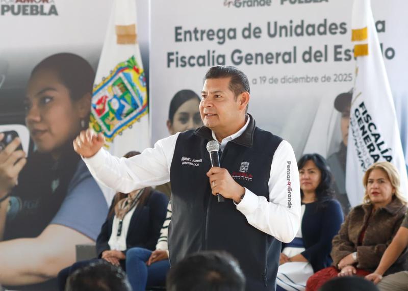 En reconocimiento a su labor, Gobierno de Puebla fortalece con unidades a la Fiscalía