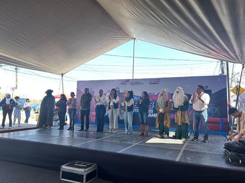 Encabeza Lupita Cuautle entrega de obsequios en caravana de Reyes Magos