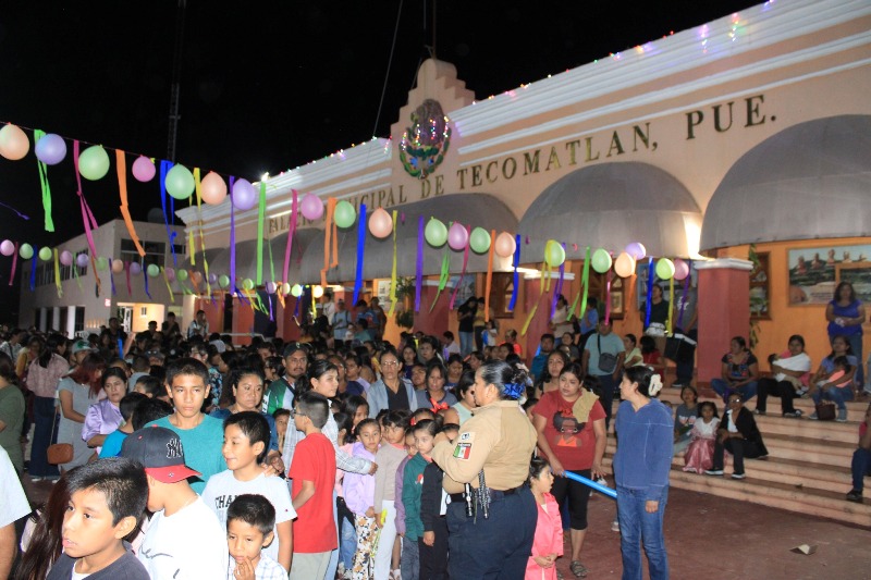 Reconocen labor de policías en Tecomatlán