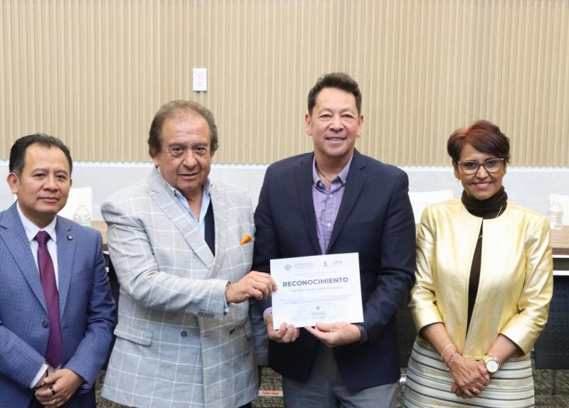 Reconocen a 49 servidores públicos del Congreso de Puebla por su profesionalismo