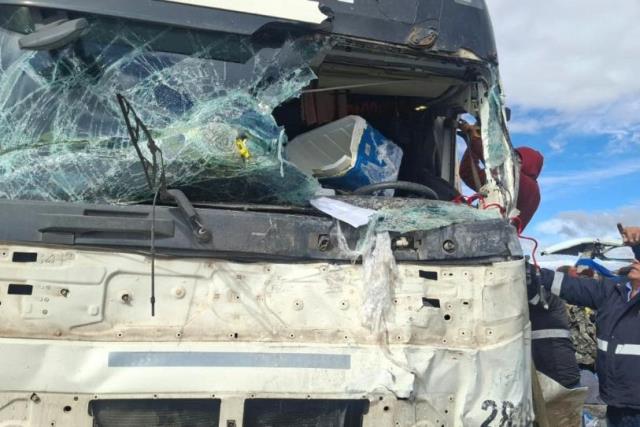 Choque en carretera de Perú deja 13 personas muertas