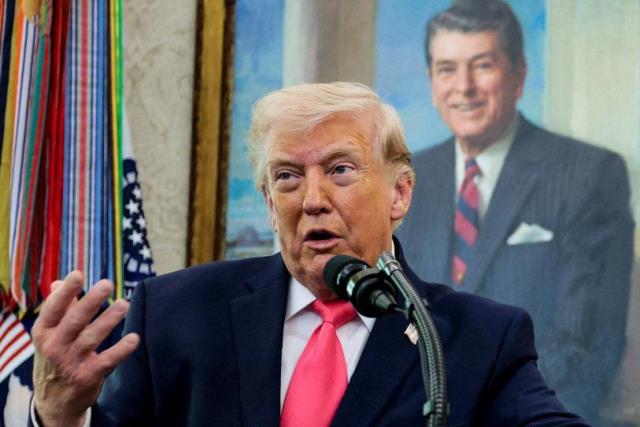 Donald Trump anuncia negociaciones con Irán y habla de “un regalo muy grande”