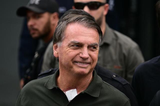 Bolsonaro recibe autorización para prisión domiciliaria temporal