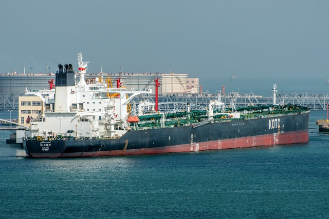 Irán desafía a Trump y ataca un superpetrolero de Kuwait