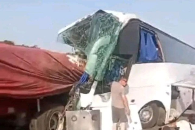 Choque en autopista Isla–Acayucan deja 4 muertos y 7 heridos