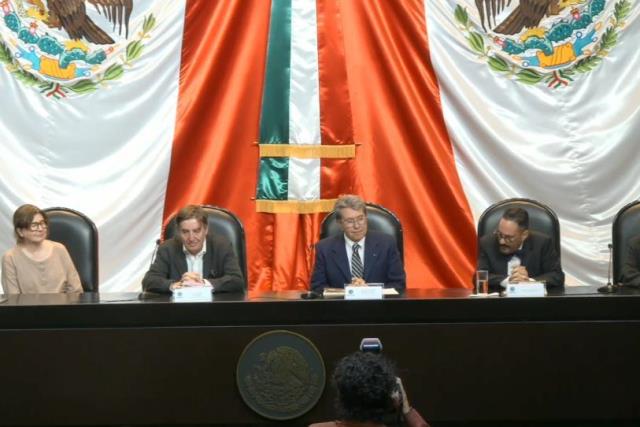 Ricardo Monreal reivindica la poesía como herramienta de la política en homenaje a Sabines