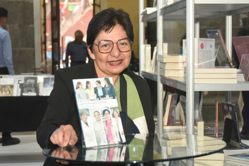 Rectora Lilia Cedillo acude a presentaciones de libros en FENALI BUAP 2026