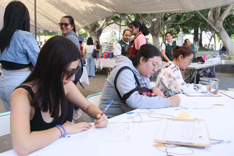 Impulsan inclusión laboral femenina con feria de empleo en Tehuacán