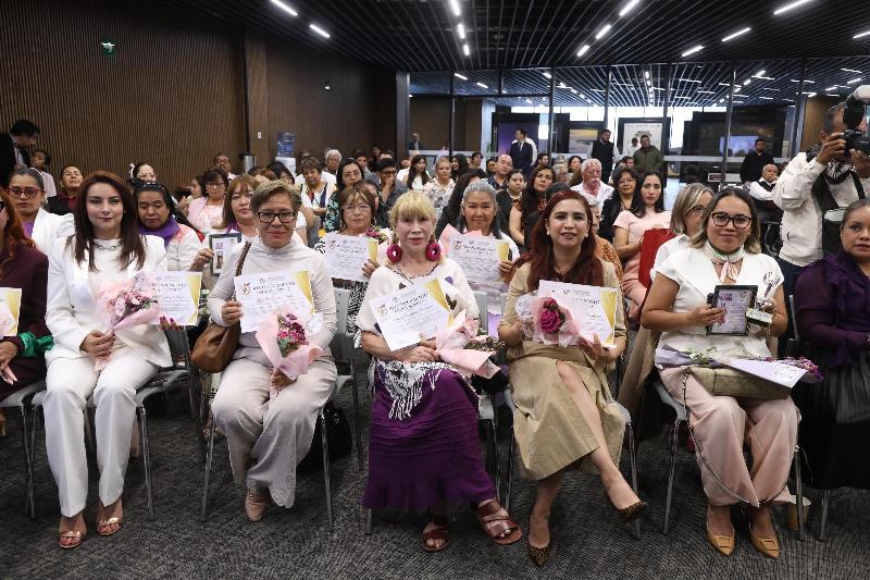 Entregan en el Congreso del Estado el Galardón Áurea a destacadas mujeres 