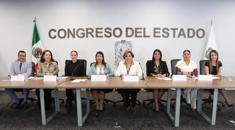 Promover estancias que integren animales de compañía y su uso terapéutico, aprueba Comisión del Congreso