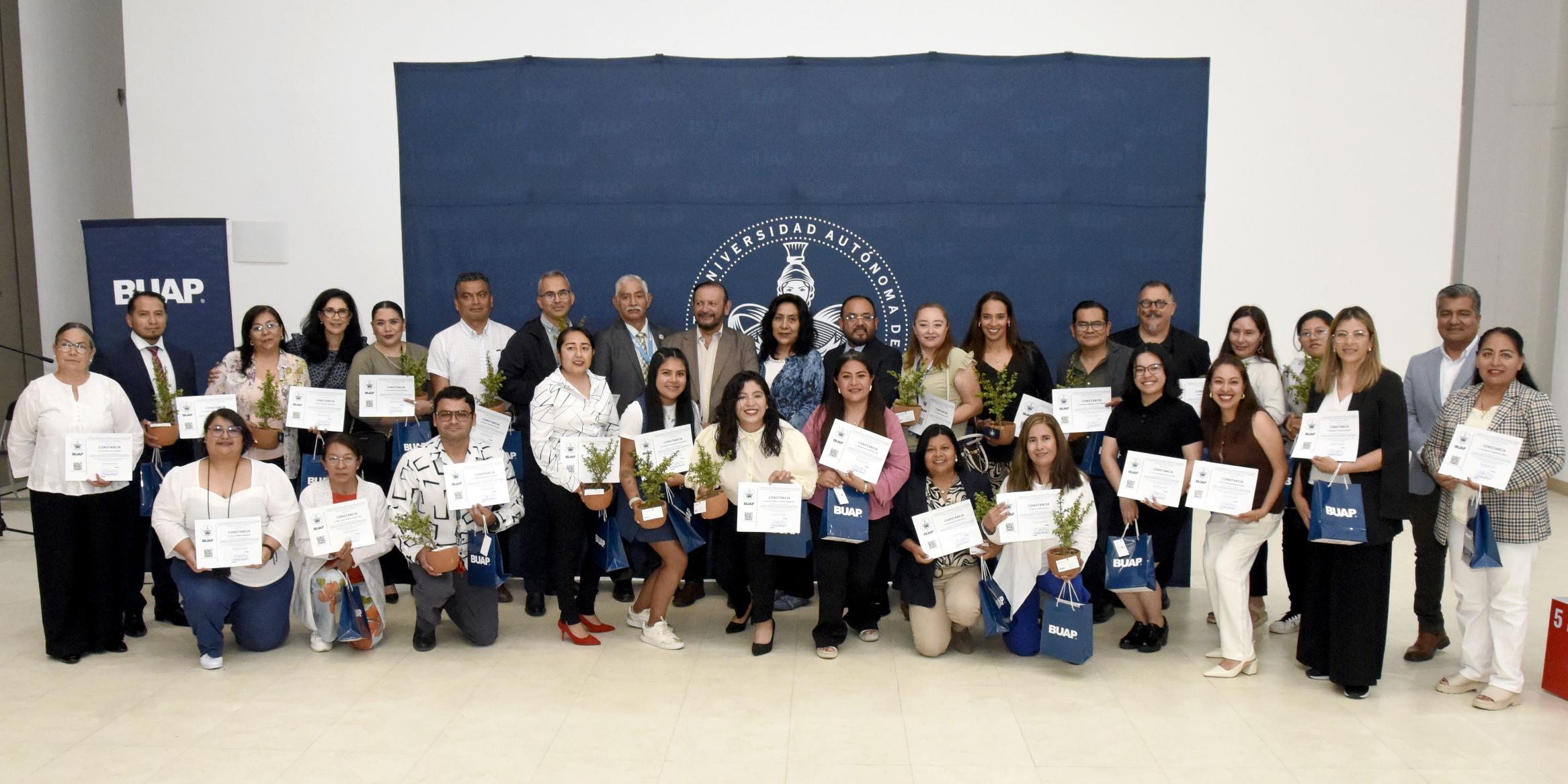 BUAP ENTREGA CONSTANCIAS A AGENTES DE CAMBIO EN DESARROLLO SOSTENIBLE