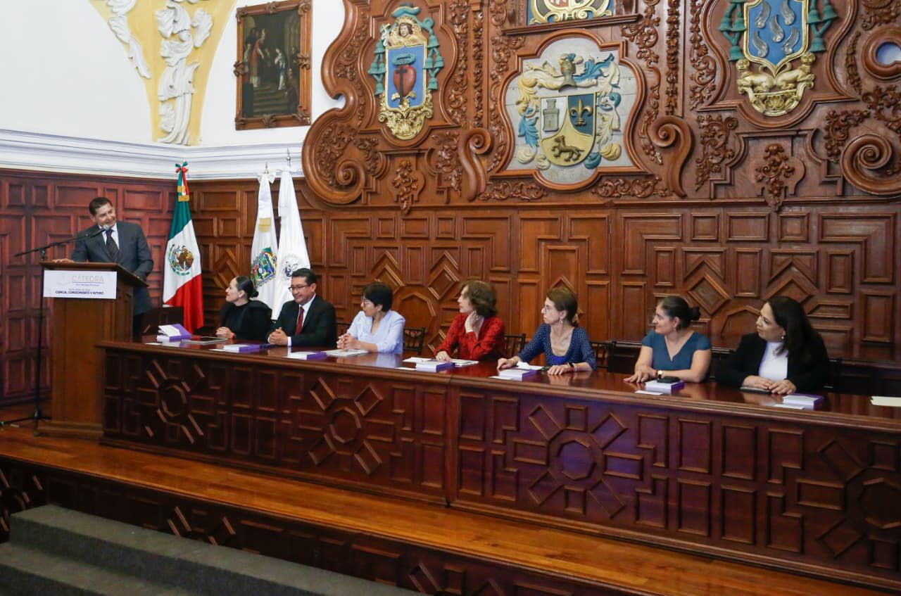 Puebla impulsa ciencia de alto impacto con semiconductores, innovación tecnológica y educación