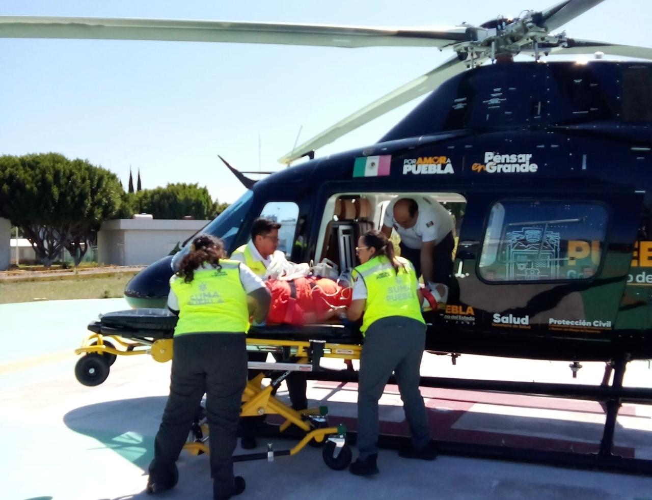 Con ambulancia aérea, gobierno garantiza atención especializada de una joven tras complicaciones por cesárea