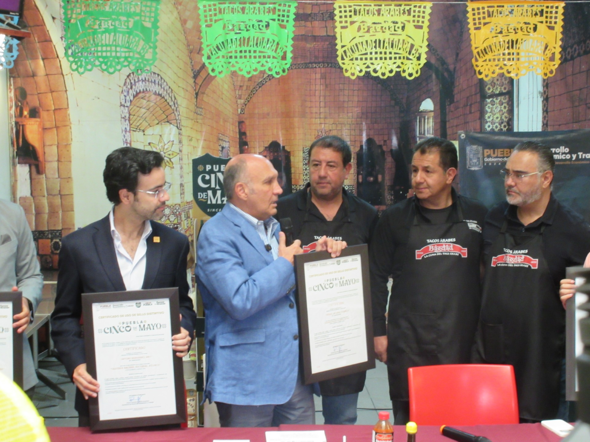 TAQUERÍA BAGDAD RECIBE DISTINTIVO DE LA MARCA “PUEBLA 5 DE MAYO”