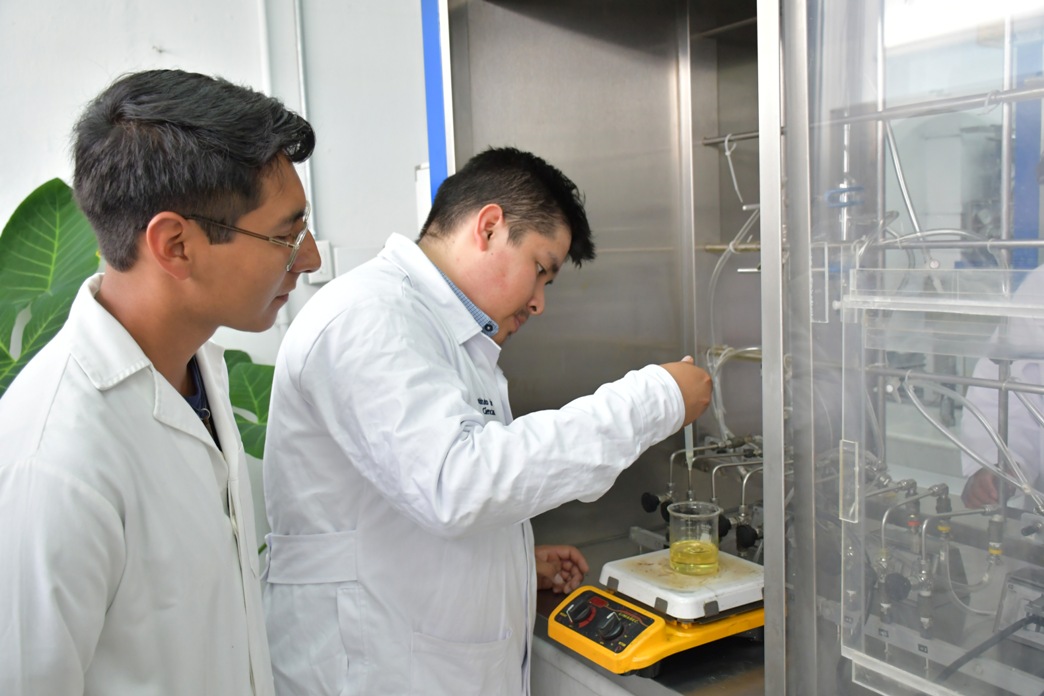 Estudiantes proponen reactor híbrido para producir biogás y biodiésel