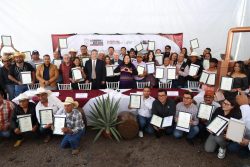 Puebla consolida liderazgo nacional en producción de mezcal con 91 medallas