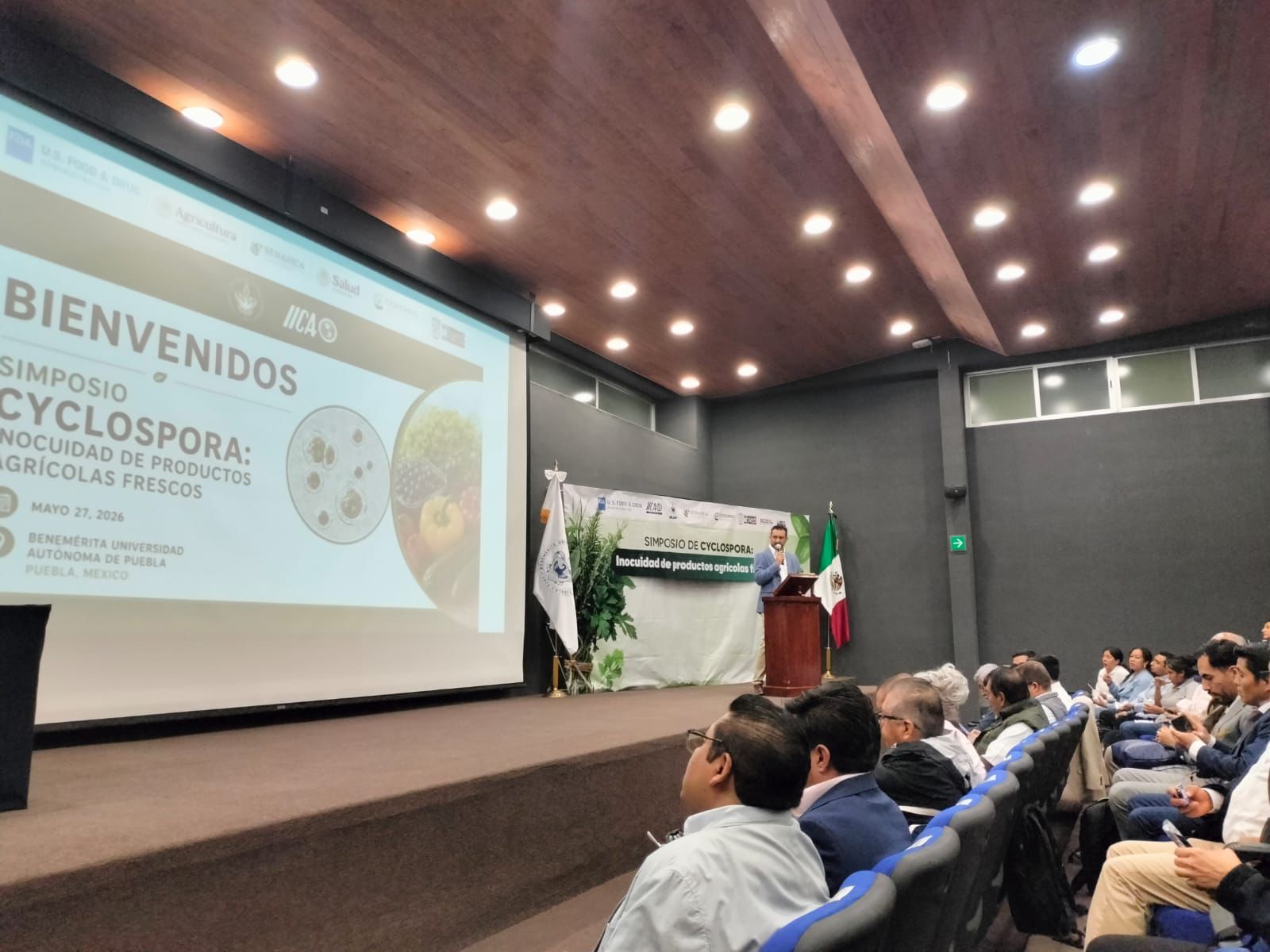 Reúne Simposio Cyclospora a especialistas y productores del campo poblano
