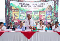 Fortalece SEP Puebla educación indígena con libros en totonaco