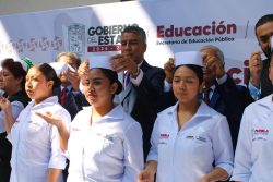 Entrega SEP cofias y distintivos a estudiantes de la USEP