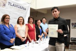 Impulsan UTH y Ayuntamiento de Tlahuapan permanencia escolar con becas