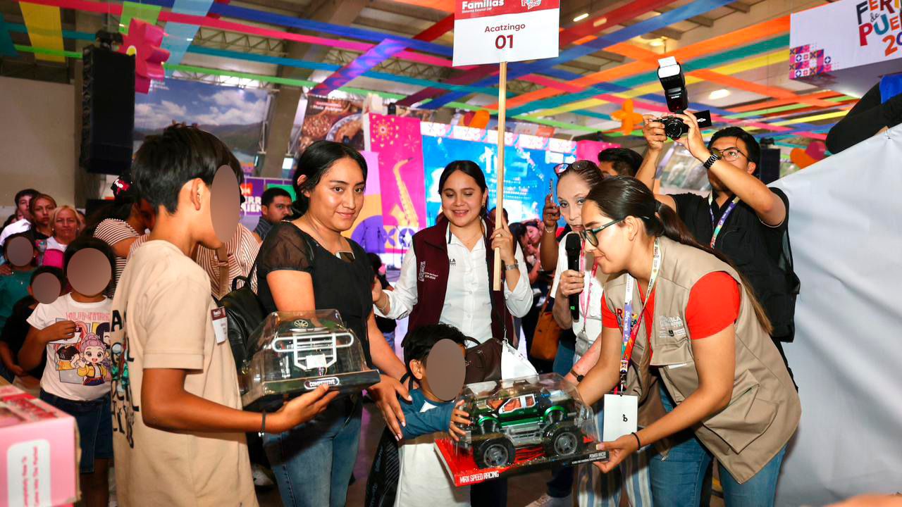 *SEDIF une a familias del interior del estado con Feria de Puebla*