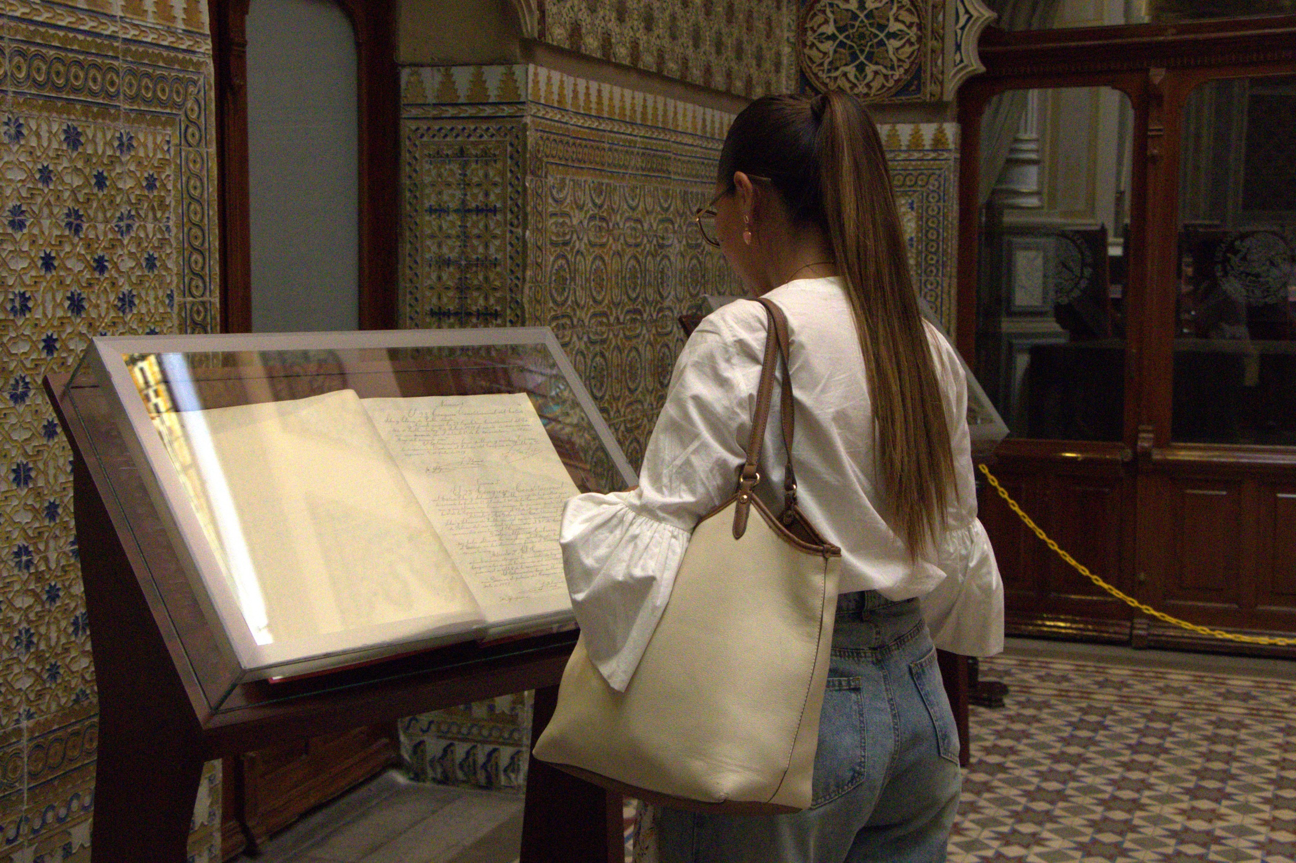 Exhiben documentos históricos del Poder Legislativo poblano en la antigua sede del Congreso