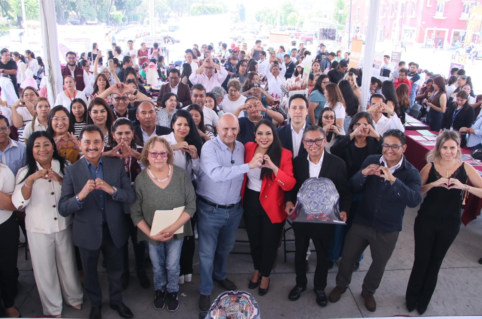 *Gobierno estatal acercó mil 700 vacantes de trabajo a Cholula*