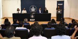 PRESENTA DIRECTOR DE ARPA SU PRIMER INFORME DE LABORES ANTE LA RECTORA DE LA BUAP LILIA CEDILLO