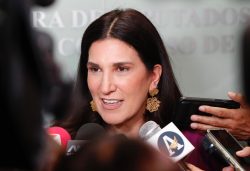 TRAICIÓN A LA PATRIA ES ACORDAR CANDIDATURAS CON EL NARCO Y DEJAR PARTE DE SUS TERRITORIOS EN MANOS DEL CRIMEN ORGANIZADO A CAMBIO DE PODER Y PRIVILEGIOS: KENIA LÓPEZ RABADÁN